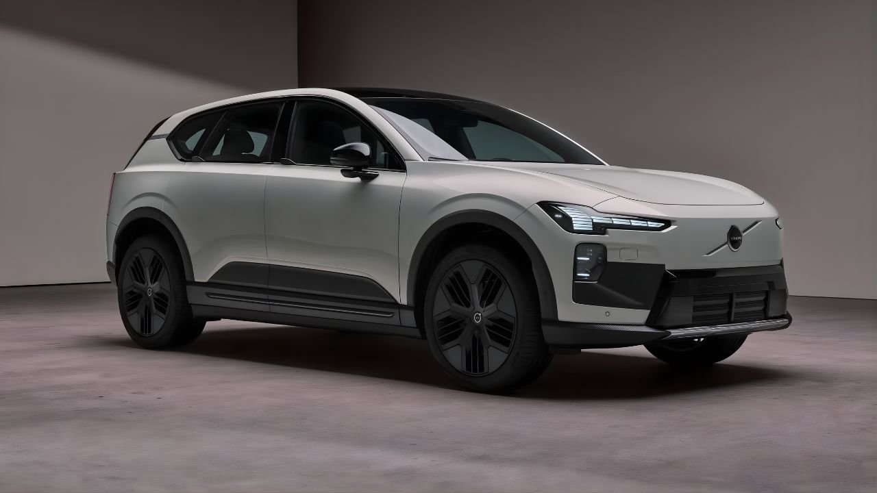 2028 Volvo EX60 Cross Country Revealed: Predictably Tough, Pure Volvo